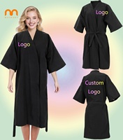 Robe de coiffeur personnalisée avec broderie et impression, en polyester imperméable, pour salon de beauté, SPA, avec logo personnalisé, kimono pour client