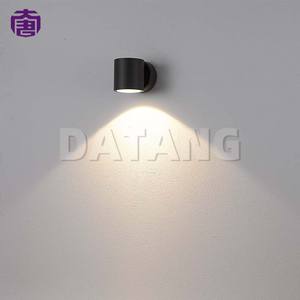 Applique murale LED extérieure haute luminosité pour couloir, balcon, extérieur de bâtiment, zone commerciale et éclairage d'entrée – En vente - Product Image 1