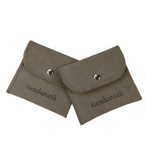 Shero Fabrica Bolsitas de Microfibra de Alta Calidad con Botón y Logotipo Personalizado para Regalos de Joyería con Diseño - Product Image 6