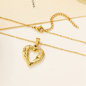 Nuevo Collar con Colgante de Acero Inoxidable con Diseño de Amor, Chapado en Oro de 18K Resistente al Agua, con Forma de Corazón Hueco, Alas de Ángel y Rosa - Product Image 6