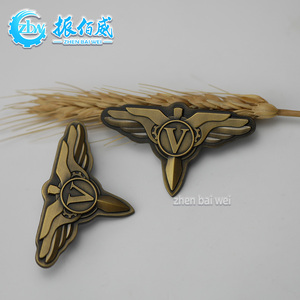 Broche Conmemorativo de Aviación de Bronce Antiguo en 3D, Personalizado al por Mayor por el Fabricante, Pin de Sombrero de Aleación de Zinc y Latón Personalizado - Product Image 5