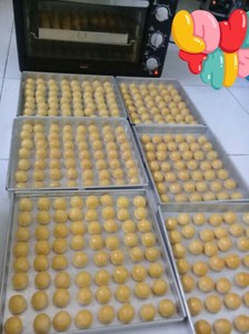 Machine automatique de remplissage et d'encroûtage de biscuits Nastar Machine de fabrication de biscuits remplis de tarte à l'ananas Machine à crème glacée <span class=keywords><strong>Mochi</strong></span> - Product Image 3