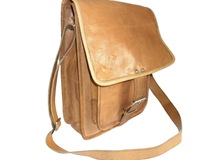 Tas Selempang Kulit Asli Awet dengan Kompartemen Laptop, Tali Bahu yang Dapat Disesuaikan, Rantai Rivet, Ringan untuk Wanita