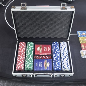 Ensemble <span class=keywords><strong>de</strong></span> jetons <span class=keywords><strong>de</strong></span> <span class=keywords><strong>poker</strong></span> personnalisés 200 pièces, valise en aluminium, jetons en argile <span class=keywords><strong>de</strong></span> casino, logo OEM, cartes, dés, boutons pour fêtes à domicile, vente en gros - Product Image 3