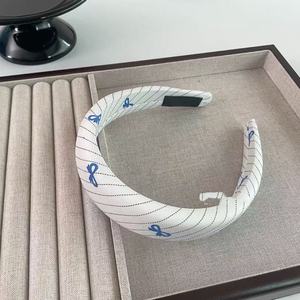 Vente en gros de bandeaux bleu à carreaux pour maquillage, bandeau rembourré en éponge à rayures, bandeau pour cheveux, bandeau en tissu à fleurs pour femmes et filles - Product Image 6