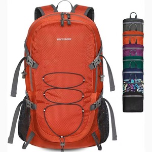 Muestra gratuita: Mochila transpirable y plegable de Oxford para animales pequeños, cómoda para el transporte de mascotas en viajes al aire libre, resistente. - Product Image 1