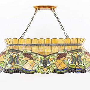 Lustre Tiffany rectangulaire de 42 pouces à motif de raisins en verre teinté pour salle à manger, hôtel, décoration, disponible en taille moyenne - Product Image 6