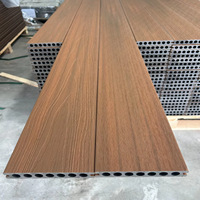 Planches de terrasse en composite WPC à grain de bois, résistantes aux intempéries et aux UV, pour l'aménagement paysager et la construction