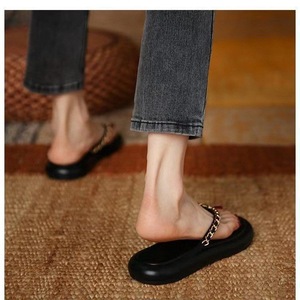 Sandalias Planas de Cuero Genuino Negro con Decoración de Cadena, Punta Abierta, Estilo Slip-On, Zapatos de Verano para Mujer - Product Image 3