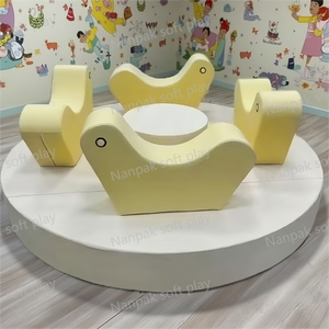 Carrusel Motorizado de Animales Naranja para Niños, Juego Giratorio para Interiores y Exteriores - Product Image 2
