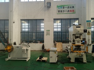 Pressa Pneumatica <span class=keywords><strong>YPA</strong></span> 60T - Macchina Punzonatrice Automatica ad Alta Velocità per Produzione di Massa - Product Image 2