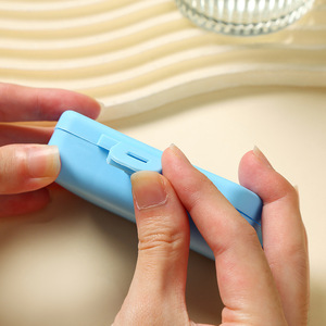 Pastillero Portátil de 6 Compartimentos, Hermético, a Prueba de Polvo y Humedad, Estuche de Almacenamiento de Medicamentos de Viaje, Mini Plástico con Tapa - Product Image 3