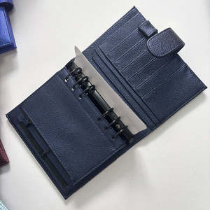 Y&G Wholesale A6 Cubierta de <span class=keywords><strong>Agenda</strong></span>/Planificador de Cuero PU Metálico Perla con Anillas Negras y Hoja Separadora, Organizador de Presupuesto - Product Image 2