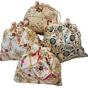 Pochette à cordon en soie perlée brodée de style ethnique indien, sac à main, cadeau de mariage, nouvel an, Noël, porte-monnaie - Product Image 1