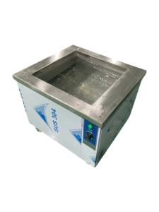 Anpassbare Einzeltank-Ultraschallreiniger für die Elektro-, Kraftstoff- und Elektronikindustrie zur Reinigung von Metallteilen - Product Image 3