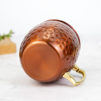 Tasse à Moscow Mule martelée 550 ml avec logo personnalisé OEM, en acier inoxydable 304, avec poignée en cuivre, pour bar, restaurant, hôtel