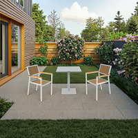 Ensemble de table et de chaises de salle à manger en bois et en alliage d'aluminium moderne et durable pour une utilisation en extérieur dans les hôtels, les jardins, les terrasses et les gymnases