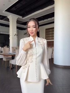 Conjunto de Dos Piezas de Lujo para Verano, Chaqueta de Malla con Flores Elegantes y Falda Larga, Estilo Casual Plisado, Listo para Enviar a Medio Oriente - Product Image 1