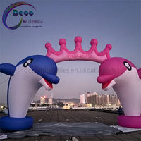 Arche gonflable personnalisée en forme de dauphin avec couronne rose pour les fêtes d'anniversaire des enfants et la décoration d'événements aquatiques