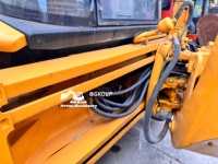 Chargeuse-pelleteuse JCB 4CX d'occasion, 4x4, roues égales, machine de terrassement robuste