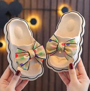 Pantofole a pois con fondo morbido ragazza Pvc House Cute Flat Women Girls sandali per bambini pantofole per bambini con fiocco per bambini - Product Image 3