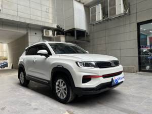 Changan <span class=keywords><strong>CS35</strong></span> <span class=keywords><strong>PLUS</strong></span> <span class=keywords><strong>2021</strong></span> 1.6L CVT Elite Glory Million Edition FWD d'occasion, SUV urbain économe en carburant, norme chinoise VI - Product Image 1