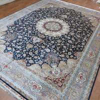 Achetez des tapis et carpettes persans en soie 100% Senneth Ghiordes Knot 9x12 bleu grand format, faits à la main, noués à la main, en ligne