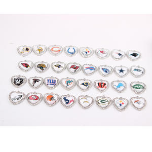 Nuovo arrivo ciondoli da calcio in metallo per collana di strass a forma di cuore per NFL Lover decorazione di scarpe sportive - Product Image 4
