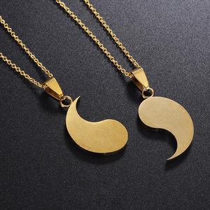 Collar con colgante Tai Chi Bagua, diseño geométrico redondo en blanco y negro, joyería de metal para uso diario - Product Image 3