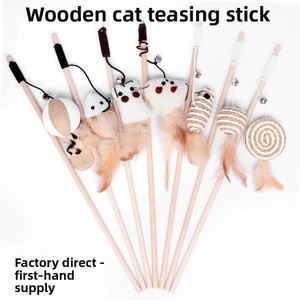 Varita de madera para gatos con plumas, cascabel y ratón - Juguete interactivo para gatos Modelo KML-0791 Suministros para mascotas al por mayor - Product Image 2