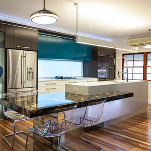 Cucina Modulare Contemporanea in Stile Italiano Personalizzabile, Isola di Lusso con Mobili da Cucina e Set Completo di Tavoli - Product Image 1