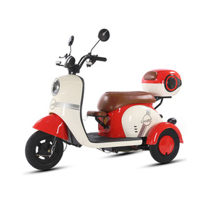 Tricycle électrique pour adultes, tricycle fermé pour passagers, tricycle électrique rouge et blanc, véhicule électrique monoplace - Product Image 1