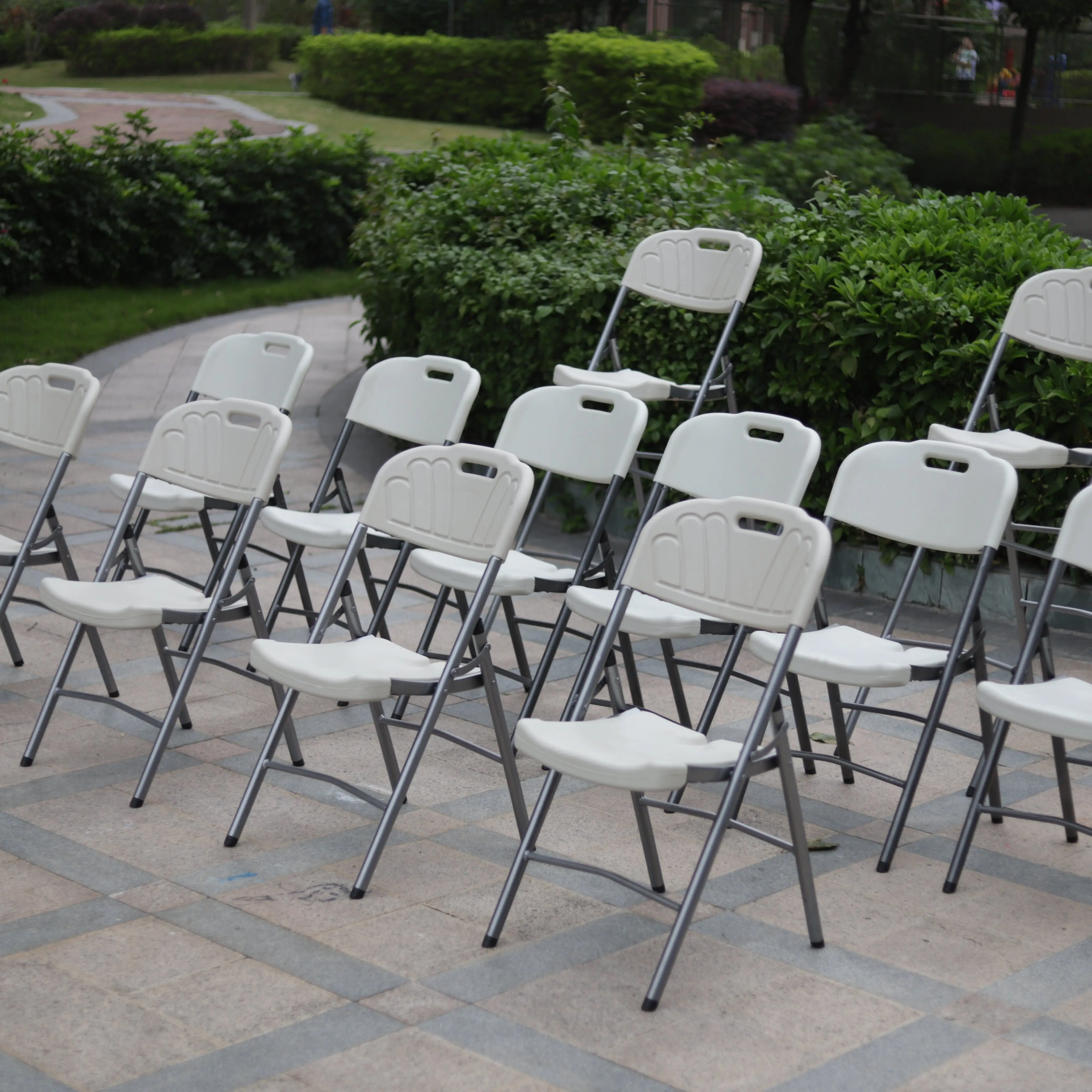 Popular Heavy Duty White HDPE Silla Plegable Metal Frame Plastic Folding Chair for Outdoor Events Weddings Parties