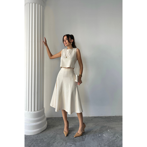Conjunto de Dos Piezas de Alta Calidad: Blusa Sin Mangas de Gabardina Beige y Falda Campana de Cintura Alta - Product Image 6