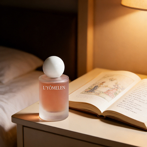 Colección de Marca Privada, Perfume en Aerosol Ecológico con Aroma Floral y Frutal, Eau de Parfum Blanco Lechoso de Larga Duración - Product Image 4