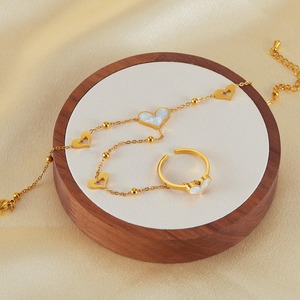 Pulseras de moda de verano Pulsera de anillo de joyería de acero inoxidable chapado en oro de 18 quilates Pulsera de corazones lindos de nácar para regalo - Product Image 2