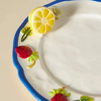 Assiette à dîner élégante et personnalisable à imprimé de fruits en 3D au motif de citron et de fraise avec assiette et plat à dessert à bord bleu
