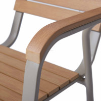 Chaise de bistrot d'extérieur empilable effet bois, résistante aux UV et à l'eau, avec structure métallique antirouille pour restaurant et terrasse