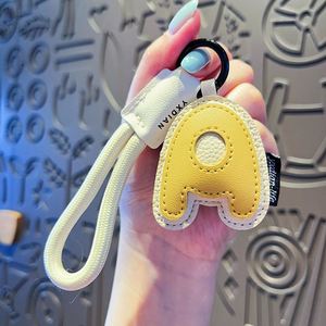 Llavero de Cuero Personalizado con Letras del Alfabeto, Colgante de 26 Letras Inglesas, Adorno Minimalista para Bolsos, Pequeño Regalo para Iniciales de Nombre, Joyería - Product Image 6