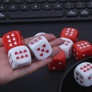 ลูกเต๋าอะคริลิค25มม. สีแดงและขาวอุปกรณ์ประกอบฉากเกมลูกเต๋าคู่รูปหัวใจลูกเต๋าเกมสนุกขายส่ง - Product Image 3