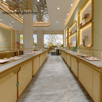 Conception d'intérieur de bijouterie sur mesure, comptoir de présentation de bijoux en verre de luxe avec éclairage LED