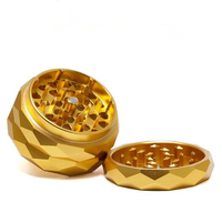 Nouvel Arrivage – Broyeur à Herbes en Aluminium Doré à 4 Couches de 2,5 Pouces, Petit Modèle, Logo Gravé, Vente en Gros, Accessoire pour Fumeurs