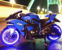Vente en gros de motos électriques pour enfants à deux ou trois roues, grande taille, fonctionnant sur batterie, avec lumières sur les roues