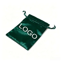 Sac à poussière en satin lisse de luxe de haute qualité avec cordon de serrage personnalisé et logo imprimé, pochette à bijoux pour le rangement des sacs à main et l'emballage cadeau