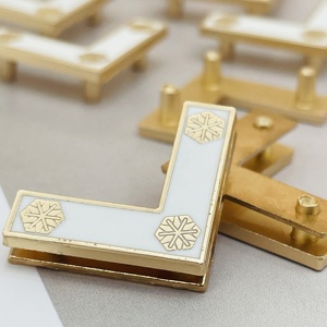 Váy tam giác cho thobe người đàn ông Mài sơn sẽ không phai treo mạ kim loại nhãn nút - Product Image 3