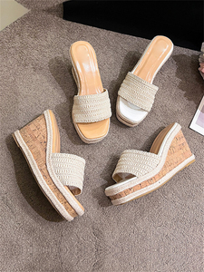 Sandales tongs à bout ouvert européennes et américaines pour le début de l'été 2025, respirantes et antidérapantes, avec talon compensé et tissage glycine - Product Image 6