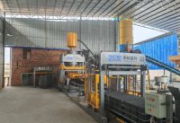 Machine de fabrication de blocs creux en béton avec pompe hydraulique bidirectionnelle PLC, ligne de production de briques entièrement automatique