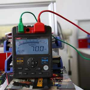 UNI-T UT513A Comprobador de Resistencia de Aislamiento 5000V 1000GΩ Ohmímetro Comprobador de Voltaje CA/CC 600V Almacenamiento de Datos Prueba PI DAR L41 - Product Image 4