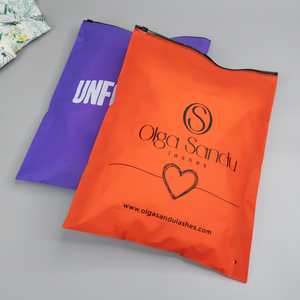 Bolsa de Embalaje para Ropa con Cierre de Cremallera, Translúcida, Roja, con Logotipo Personalizado, Impresión Personalizada, Alta Calidad, Directo de Fábrica - Product Image 2
