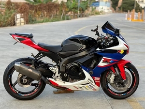 Motocyclettes d'occasion <span class=keywords><strong>Suzuki</strong></span> <span class=keywords><strong>GSX</strong></span> 600R <span class=keywords><strong>Moto</strong></span> Sportives Haute Performance État Original Excellent Son Puissant et Profond - Product Image 2